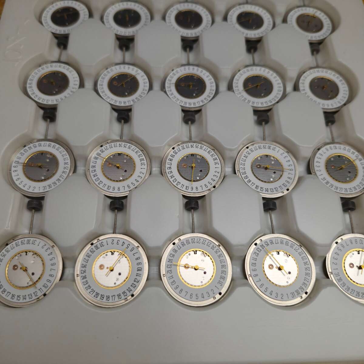 France Ebauches FE 2031 Quartz Movement – NOS – image 5