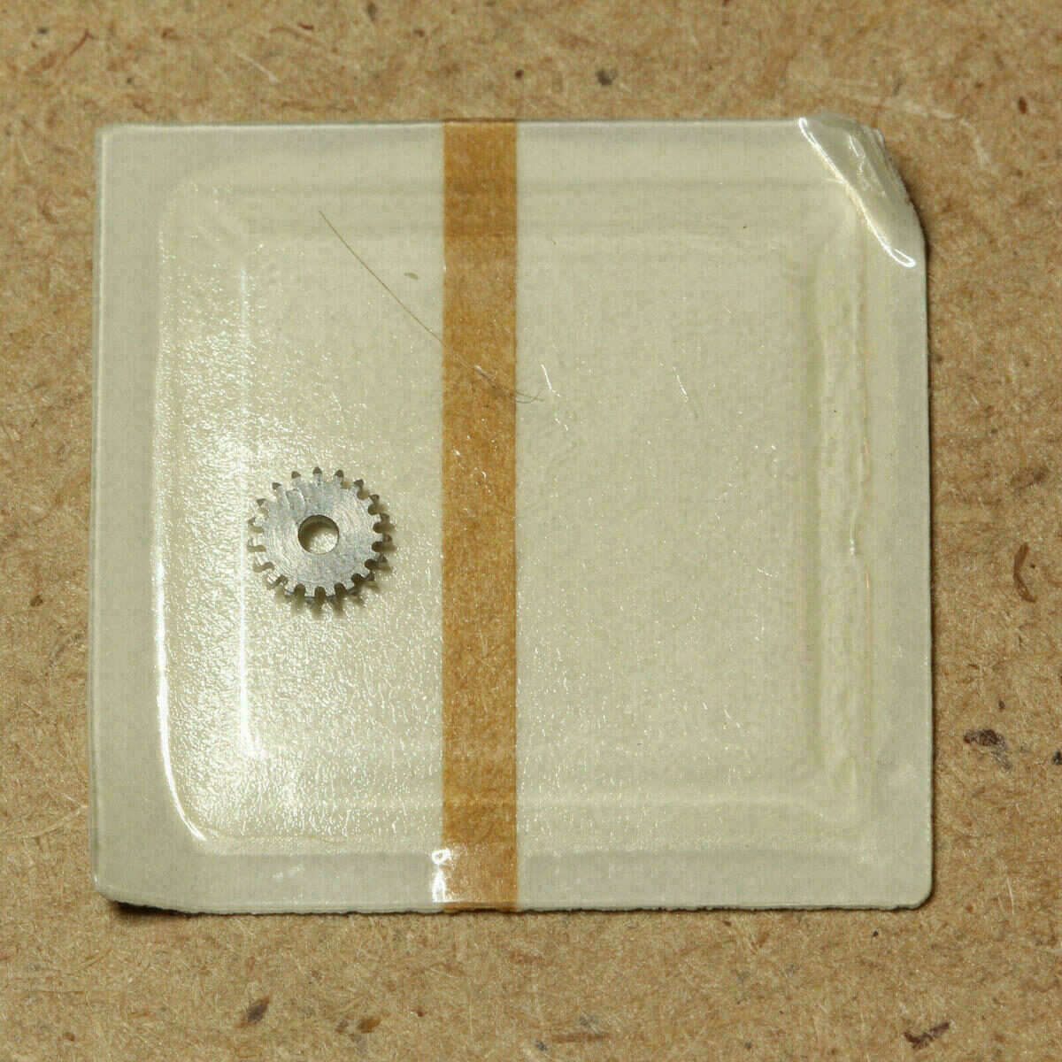 Winding Pinion for JUNGHANS 687.00 – Part 410 – NOS – image 2
