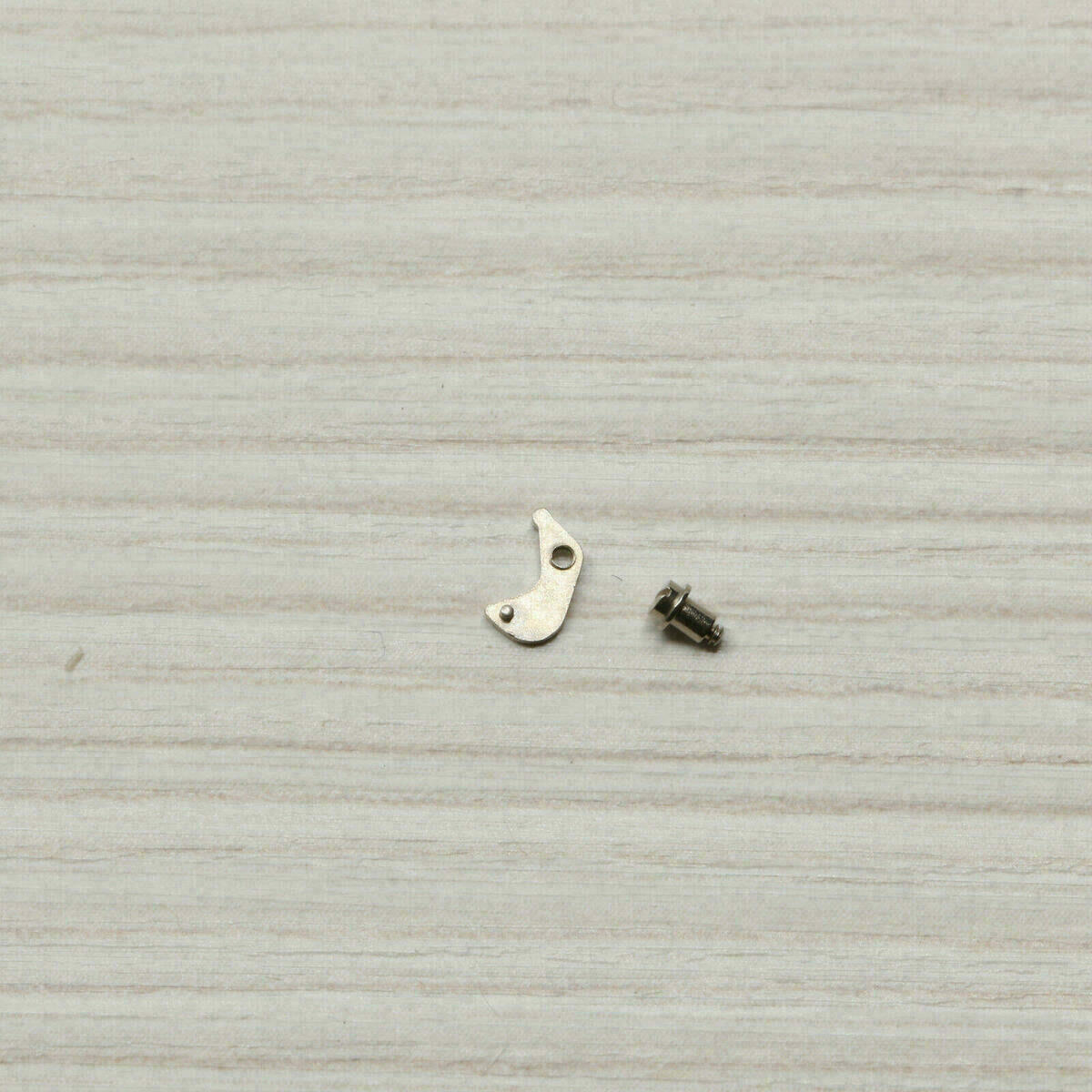 PESEUX 7040 PART 443/5 tirete y tornillo 7046 7050 7056 – imagen 3