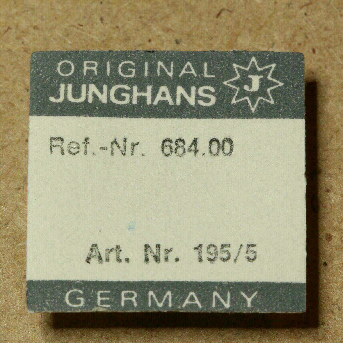 Arbre de barillet et vis Junghans 684.00 Part 195/5 – NOS